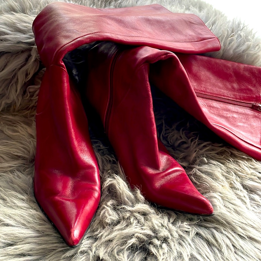 Women's Red Pointed Toe Knee-High Heeled Boots